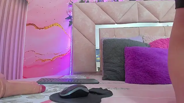 Taylor  cooper online show from November 26, 2025, 6:52 pm