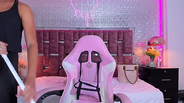 Snapshot of KylieVictoria chatting on November 9, 2025, 5:00 am KylieVictoria online show from November 9, 2025, 5:00 am