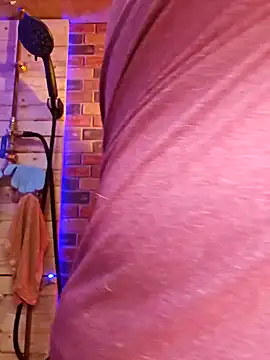 Snapshot of alienbunny chatting on February 5, 2025, 5:53 pm alienbunny online show from February 5, 2025, 5:53 pm