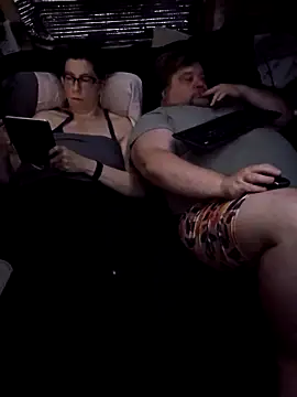 Snapshot of alienbunny chatting on January 19, 2025, 5:05 am alienbunny online show from January 19, 2025, 5:05 am