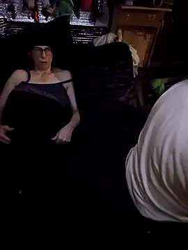 Snapshot of alienbunny chatting on January 18, 2025, 2:03 am alienbunny online show from January 18, 2025, 2:03 am