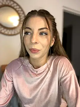 Mia Ethan online show from November 7, 2025, 10:42 am