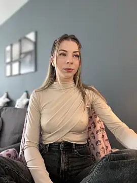 Mia Ethan online show from March 11, 2026, 8:08 am