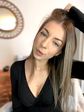 Mia Ethan online show from October 28, 2025, 9:19 am