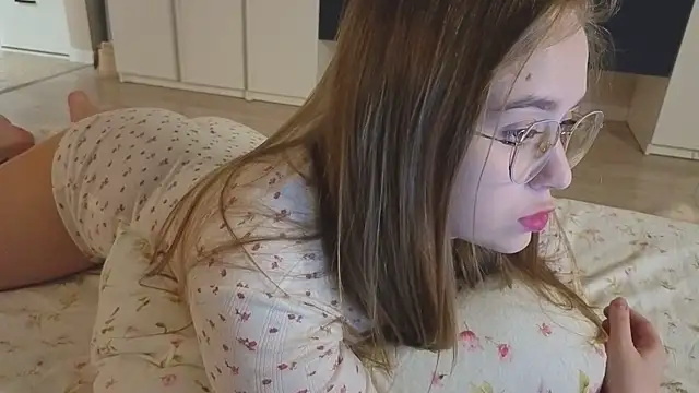 endlesssoffi online show from December 19, 2025, 5:37 pm