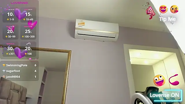 KarlaBelluci online show from February 26, 2025, 9:44 am