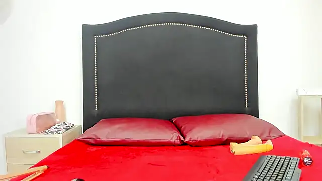 Snapshot of Zaray__ chatting on July 31, 2026, 2:47 pm Zaray online show from July 31, 2026, 2:47 pm