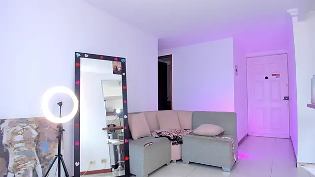 Snapshot of Aleja_arango1 chatting on February 16, 2026, 9:24 pm Aleja arango1 online show from February 16, 2026, 9:24 pm