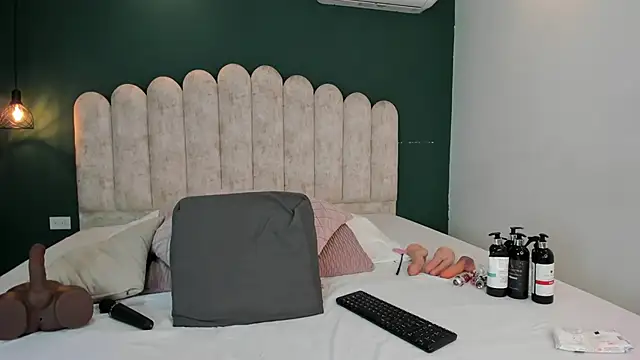 miabacker   online show from March 8, 2025, 1:14 pm