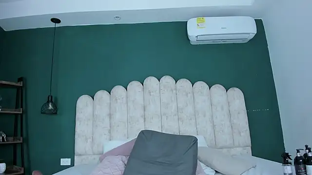 miabacker   online show from March 15, 2025, 7:59 pm