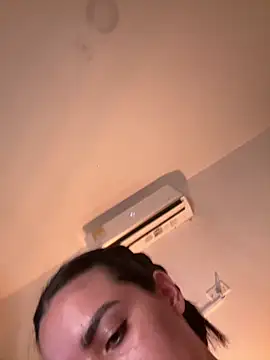 Pink Jazmin online show from April 16, 2026, 1:17 am