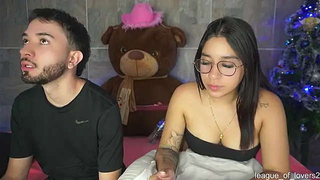 Snapshot of LeagueOfLovers chatting on December 17, 2024, 3:39 am LeagueOfLovers online show from December 17, 2024, 3:39 am