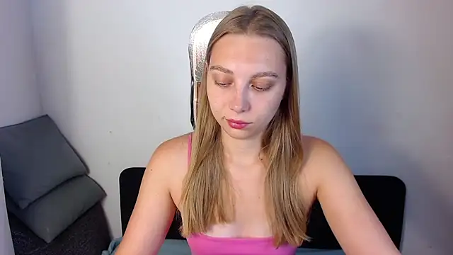 bellaa love  online show from July 16, 2026, 12:18 am