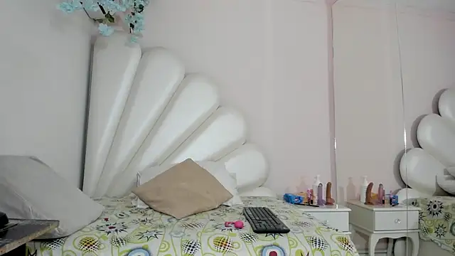 Snapshot of Ally_Parkeer_ chatting on January 9, 2025, 12:19 pm Ally Parkeer online show from January 9, 2025, 12:19 pm