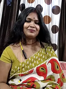 yoursweety09 online show from May 6, 2026, 1:48 pm