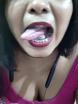 Snapshot of yoursweety09 chatting on February 19, 2026, 6:32 am yoursweety09 online show from February 19, 2026, 6:32 am