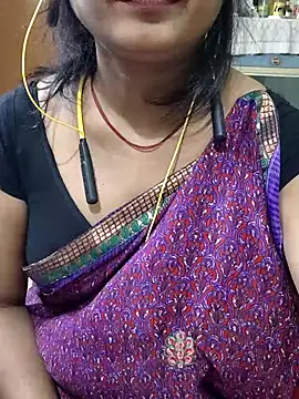 yoursweety09 online show from May 8, 2026, 2:32 pm