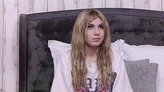 Snapshot of AnisiaConnor chatting on September 15, 2025, 10:15 am AnisiaConnor online show from September 15, 2025, 10:15 am