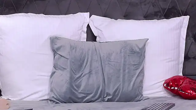 Snapshot of AnisiaConnor chatting on December 14, 2025, 8:20 am AnisiaConnor online show from December 14, 2025, 8:20 am