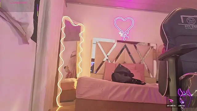 Snapshot of Laylafoxy_tay chatting on November 19, 2025, 3:28 am Laylafoxy tay online show from November 19, 2025, 3:28 am