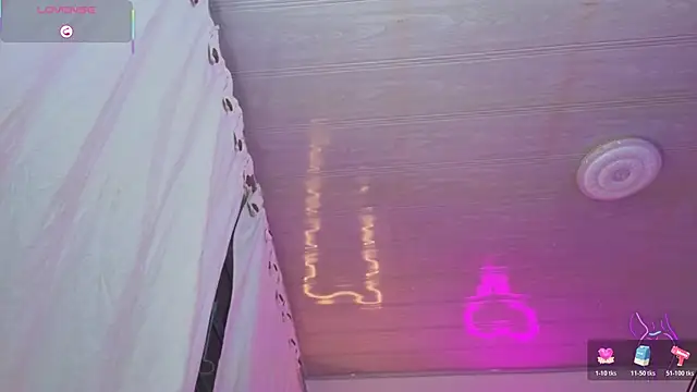 Snapshot of Laylafoxy_tay chatting on November 20, 2025, 3:51 am Laylafoxy tay online show from November 20, 2025, 3:51 am