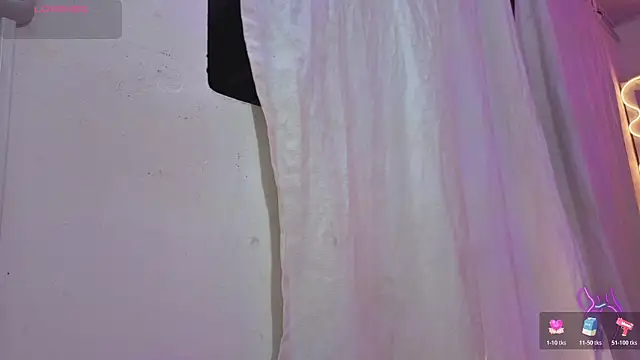 Snapshot of Laylafoxy_tay chatting on November 24, 2025, 3:28 am Laylafoxy tay online show from November 24, 2025, 3:28 am