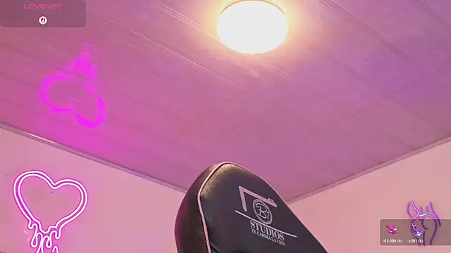 Snapshot of Laylafoxy_tay chatting on November 14, 2025, 3:21 am Laylafoxy tay online show from November 14, 2025, 3:21 am