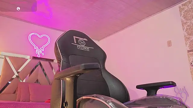 Snapshot of Laylafoxy_tay chatting on December 2, 2025, 3:30 am Laylafoxy tay online show from December 2, 2025, 3:30 am