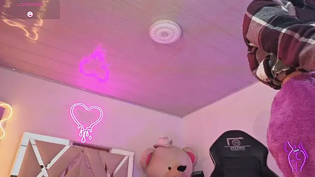 Snapshot of Laylafoxy_tay chatting on November 9, 2025, 3:21 am Laylafoxy tay online show from November 9, 2025, 3:21 am