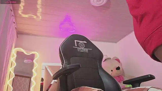 Snapshot of Laylafoxy_tay chatting on December 3, 2025, 3:40 am Laylafoxy tay online show from December 3, 2025, 3:40 am