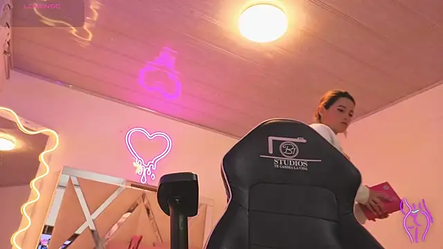 Snapshot of Laylafoxy_tay chatting on October 22, 2025, 3:06 am Laylafoxy tay online show from October 22, 2025, 3:06 am