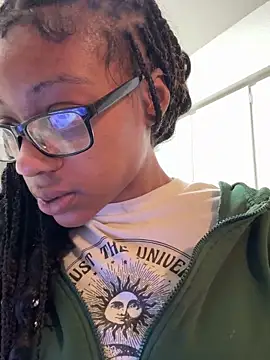 prettybrownhunybun online show from January 3, 2025, 1:27 am