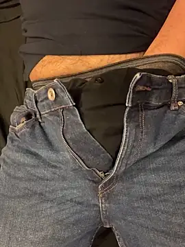 Snapshot of Dan8736 chatting on November 27, 2025, 8:20 pm Dan8736 online show from November 27, 2025, 8:20 pm