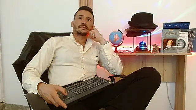 Reiko 85  online show from November 13, 2025, 3:49 pm