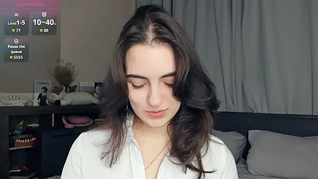 DracosMoon online show from December 2, 2025, 6:59 am