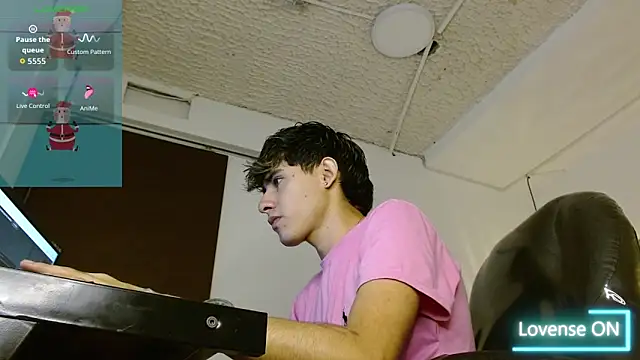 Snapshot of Dyla_n18 chatting on December 19, 2025, 8:00 pm Dyla n18 online show from December 19, 2025, 8:00 pm