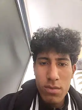 Snapshot of alexander32r chatting on December 17, 2025, 4:01 pm alexander32r online show from December 17, 2025, 4:01 pm