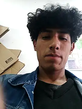 Snapshot of alexander32r chatting on September 17, 2025, 8:00 pm alexander32r online show from September 17, 2025, 8:00 pm