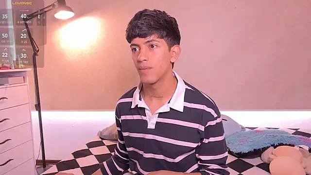 teobowny  online show from February 17, 2026, 6:49 pm