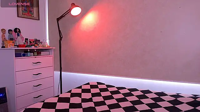 teobowny  online show from September 20, 2025, 12:32 pm