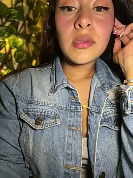 Liulee online show from March 8, 2026, 2:04 am