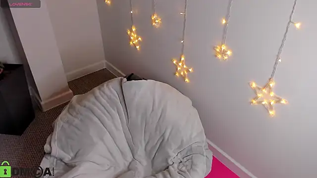 Snapshot of Jennifer_Wadee chatting on December 14, 2025, 11:54 pm Jennifer Wadee online show from December 14, 2025, 11:54 pm