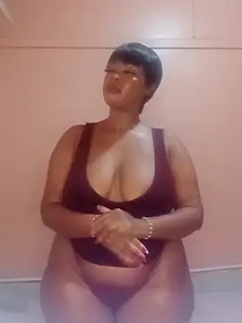 Snapshot of Luciouslips00 chatting on June 6, 2026, 5:40 pm Luciouslips00 online show from June 6, 2026, 5:40 pm