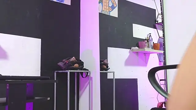 haileycat online show from November 16, 2025, 1:32 am