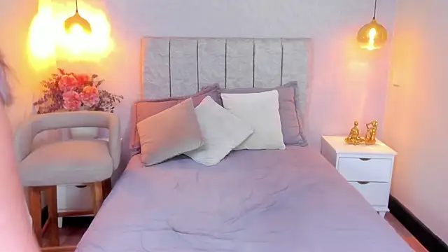 tutu milf online show from December 18, 2025, 7:18 pm