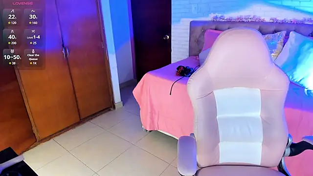 Snapshot of Kitty_Pam chatting on November 17, 2025, 8:46 pm Kitty Pam online show from November 17, 2025, 8:46 pm