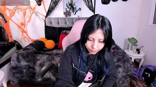 Snapshot of Kitty_Pam chatting on October 30, 2025, 2:43 am Kitty Pam online show from October 30, 2025, 2:43 am