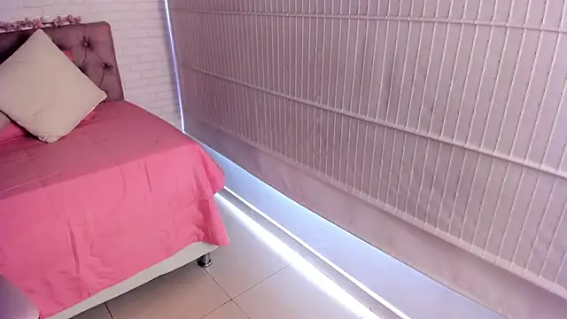 Snapshot of Kitty_Pam chatting on November 7, 2025, 7:40 pm Kitty Pam online show from November 7, 2025, 7:40 pm