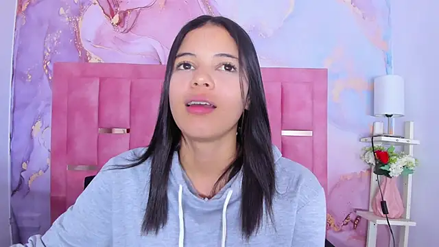 Snapshot of LizzMartin chatting on March 5, 2025, 6:34 pm LizzMartin online show from March 5, 2025, 6:34 pm