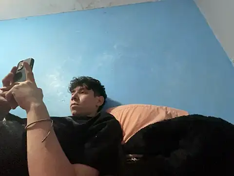 Omaaaaaaa00001 online show from February 12, 2025, 7:24 pm